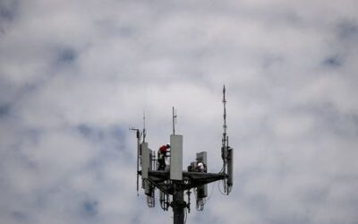 Explainer-Do 5G telecoms pose a threat to airline safety?